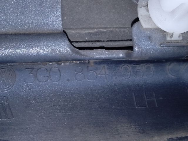 bontott VW PASSAT B8 Bal első Ajtó Díszléc