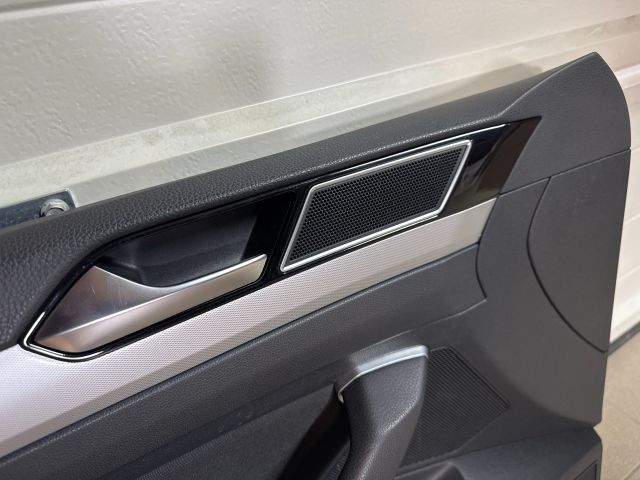 bontott VW PASSAT B8 Bal első Ajtó Kárpit