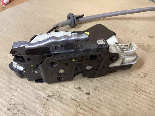 bontott VW PASSAT B8 Bal első Ajtózár