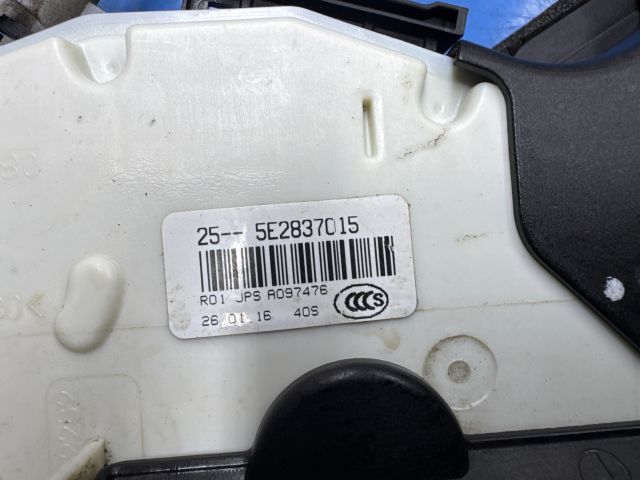 bontott VW PASSAT B8 Bal első Ajtózár