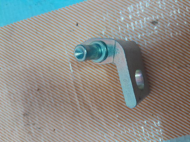 bontott VW PASSAT B8 Bal első Alsó Zsanér