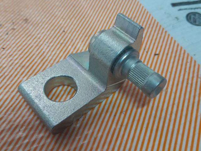 bontott VW PASSAT B8 Bal első Alsó Zsanér