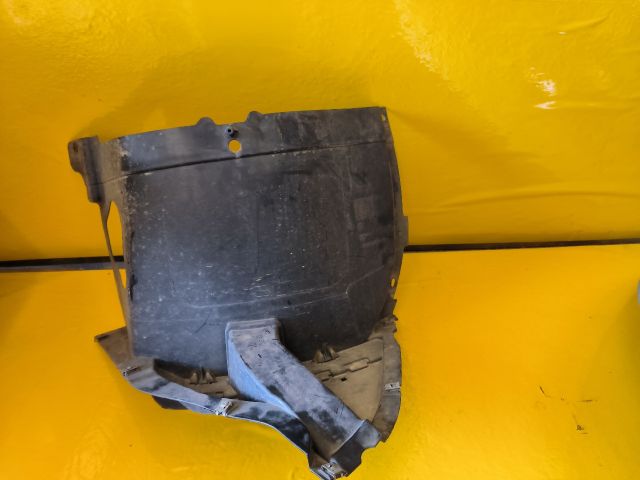 bontott VW PASSAT B8 Bal első Dobbetét (Kerékjárati, Műanyag)