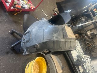 bontott VW PASSAT B8 Bal első Dobbetét (Kerékjárati, Műanyag)