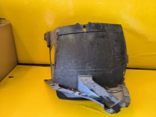 bontott VW PASSAT B8 Bal első Dobbetét (Kerékjárati, Műanyag)