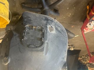 bontott VW PASSAT B8 Bal első Dobbetét (Kerékjárati, Műanyag)