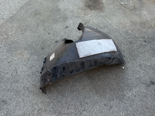 bontott VW PASSAT B8 Bal első Első Dobbetét (Kerékjárati, Műanyag)