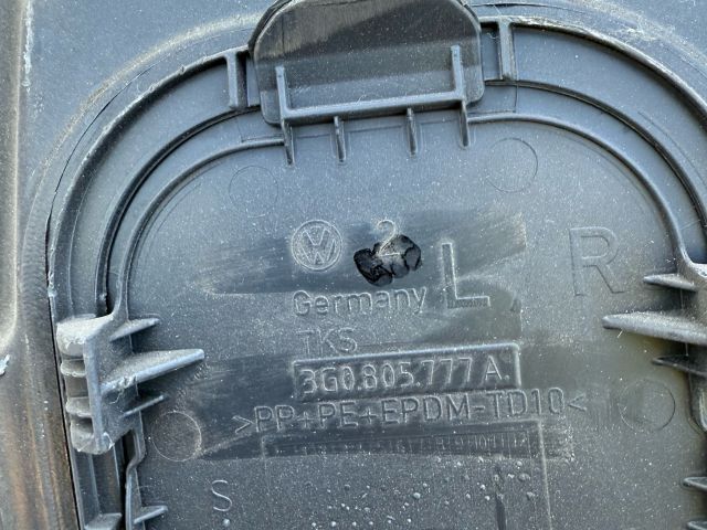 bontott VW PASSAT B8 Bal első Első Dobbetét (Kerékjárati, Műanyag)