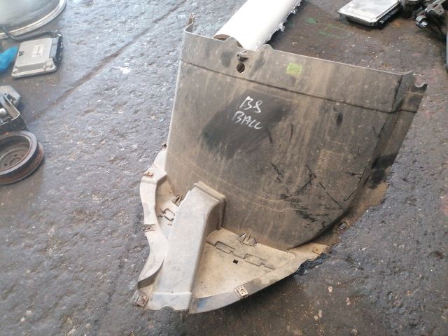 bontott VW PASSAT B8 Bal első Első Dobbetét (Kerékjárati, Műanyag)