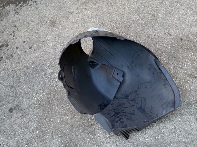 bontott VW PASSAT B8 Bal első Első Dobbetét (Kerékjárati, Műanyag)