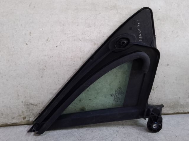 bontott VW PASSAT B8 Bal első Fixüveg (Ajtóban)