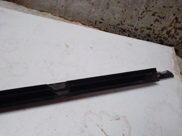 bontott VW PASSAT B8 Bal első Vízlehúzó Gumicsík