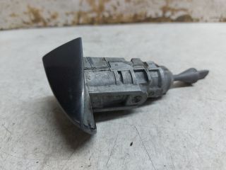 bontott VW PASSAT B8 Bal első Zárbetét