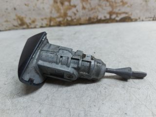 bontott VW PASSAT B8 Bal első Zárbetét