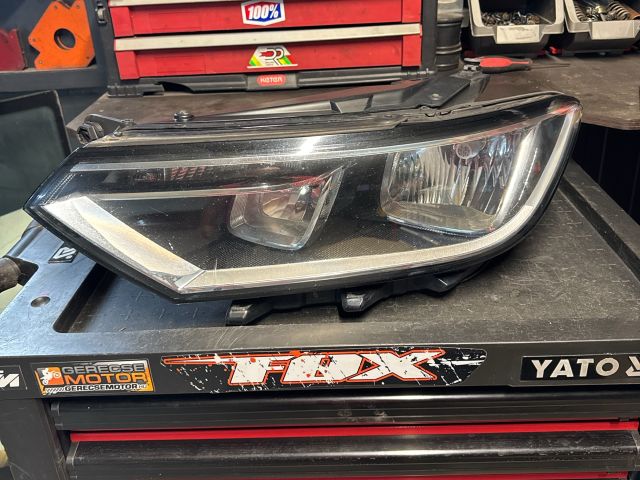 bontott VW PASSAT B8 Bal Fényszóró