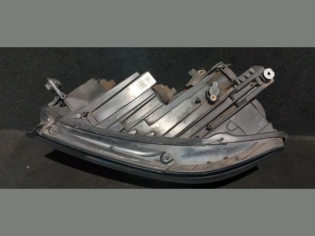 bontott VW PASSAT B8 Bal Fényszóró