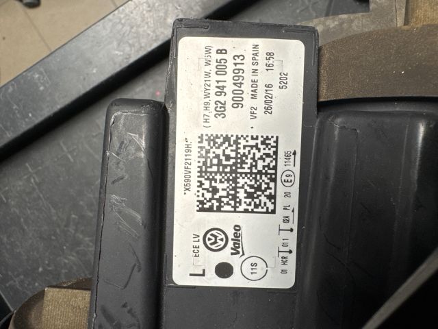 bontott VW PASSAT B8 Bal Fényszóró