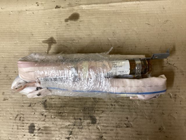 bontott VW PASSAT B8 Bal Függönylégzsák és Oldallégzsák