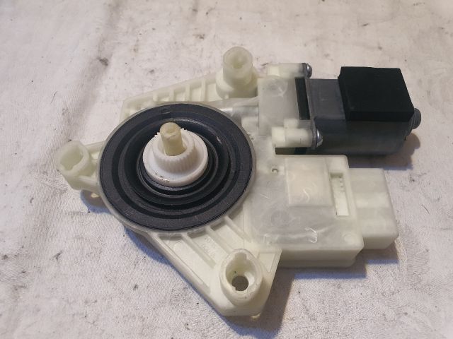 bontott VW PASSAT B8 Bal hátsó Ablakemelő Motor