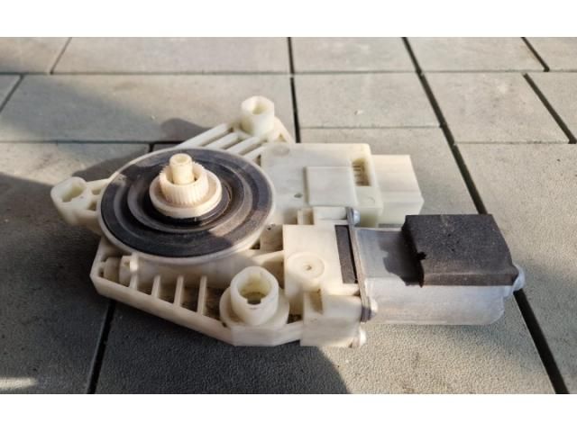 bontott VW PASSAT B8 Bal hátsó Ablakemelő Motor