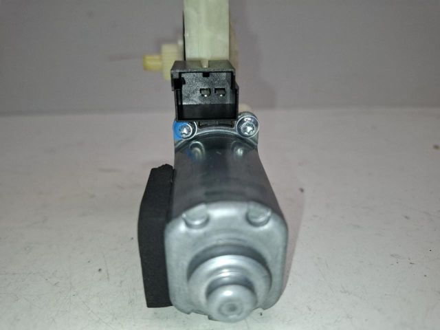bontott VW PASSAT B8 Bal hátsó Ablakemelő Motor