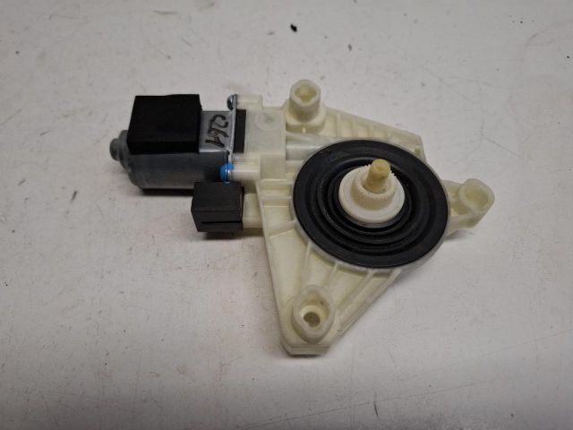 bontott VW PASSAT B8 Bal hátsó Ablakemelő Motor