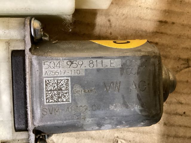 bontott VW PASSAT B8 Bal hátsó Ablakemelő Motor