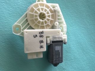 bontott VW PASSAT B8 Bal hátsó Ablakemelő Motor