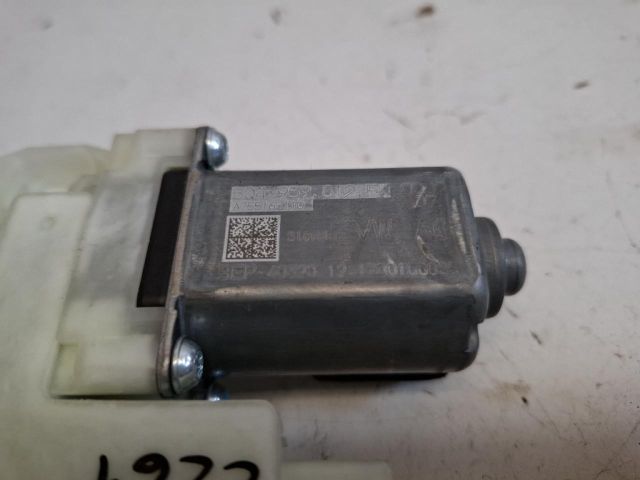 bontott VW PASSAT B8 Bal hátsó Ablakemelő Motor