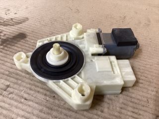 bontott VW PASSAT B8 Bal hátsó Ablakemelő Motor