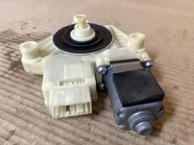 bontott VW PASSAT B8 Bal hátsó Ablakemelő Motor