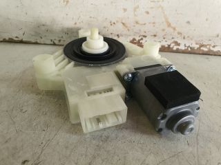 bontott VW PASSAT B8 Bal hátsó Ablakemelő Motor