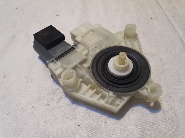bontott VW PASSAT B8 Bal hátsó Ablakemelő Motor