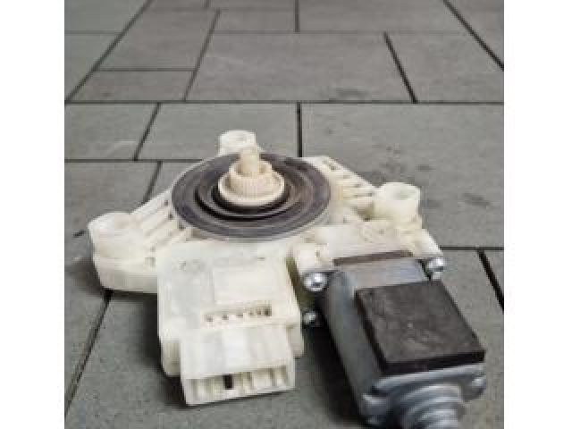 bontott VW PASSAT B8 Bal hátsó Ablakemelő Motor