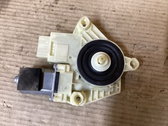 bontott VW PASSAT B8 Bal hátsó Ablakemelő Motor