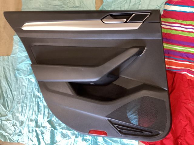 bontott VW PASSAT B8 Bal hátsó Ajtó Kárpit