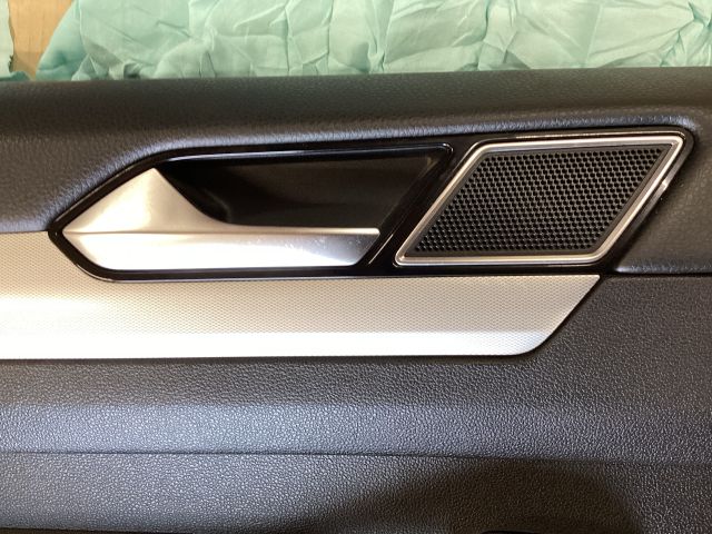 bontott VW PASSAT B8 Bal hátsó Ajtó Kárpit