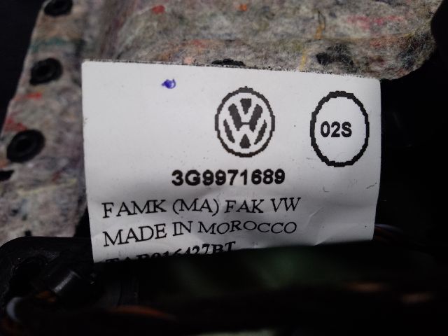 bontott VW PASSAT B8 Bal hátsó Ajtó Kárpit