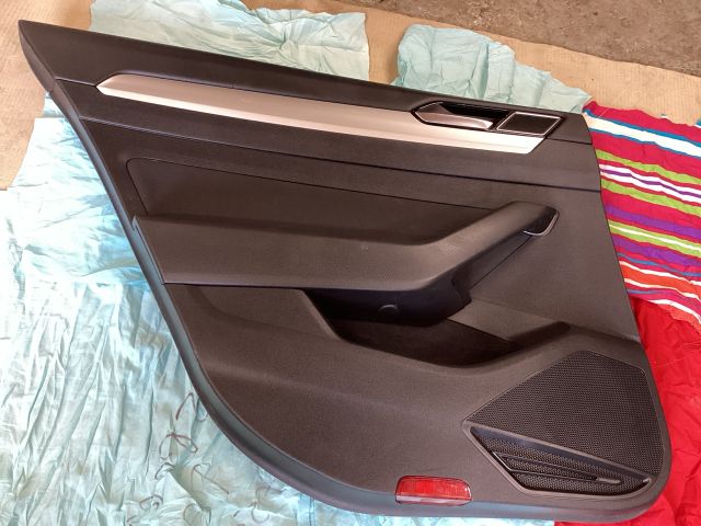 bontott VW PASSAT B8 Bal hátsó Ajtó Kárpit