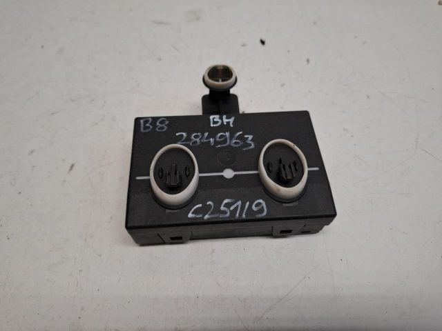 bontott VW PASSAT B8 Bal hátsó Ajtó Vezérlőegység