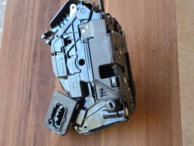 bontott VW PASSAT B8 Bal hátsó Ajtózár