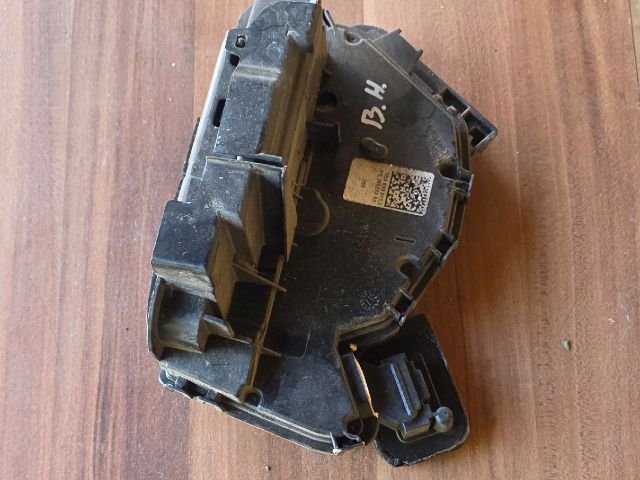 bontott VW PASSAT B8 Bal hátsó Ajtózár