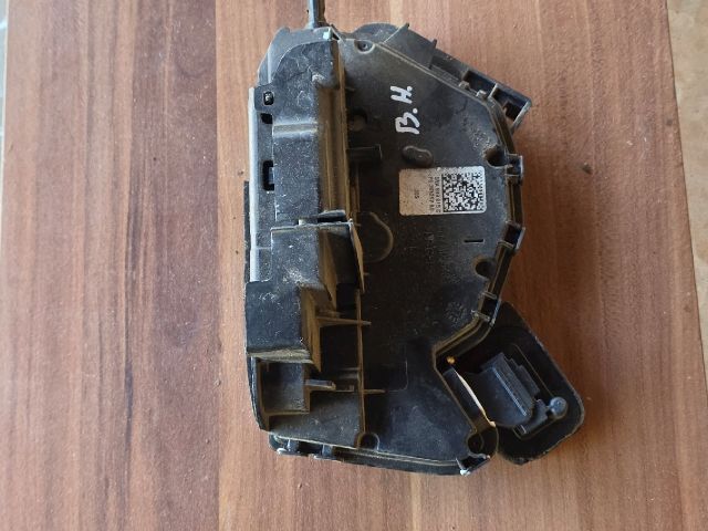 bontott VW PASSAT B8 Bal hátsó Ajtózár