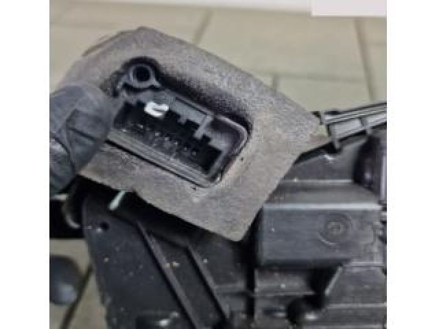 bontott VW PASSAT B8 Bal hátsó Ajtózár