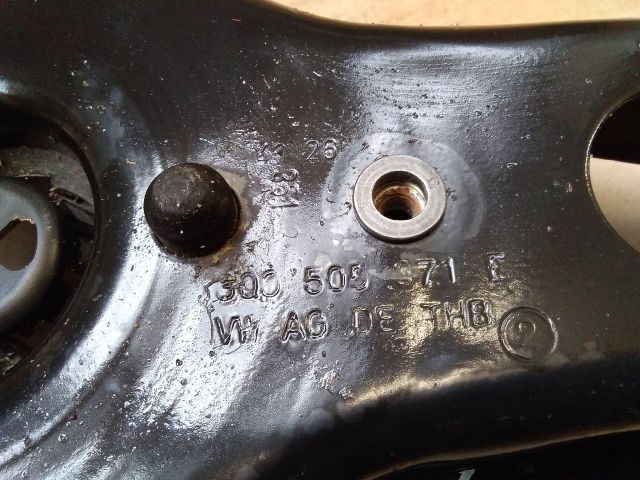 bontott VW PASSAT B8 Bal hátsó Alsó Lengőkar