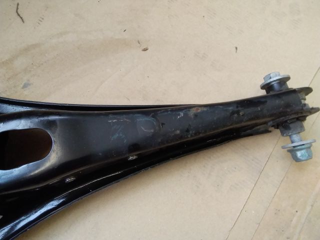 bontott VW PASSAT B8 Bal hátsó Alsó Lengőkar