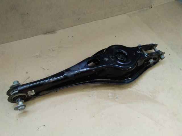 bontott VW PASSAT B8 Bal hátsó Alsó Lengőkar