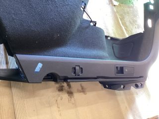 bontott VW PASSAT B8 Bal hátsó Csomagtér Burkolat (Műanyag)