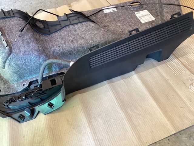 bontott VW PASSAT B8 Bal hátsó Csomagtér Burkolat (Műanyag)