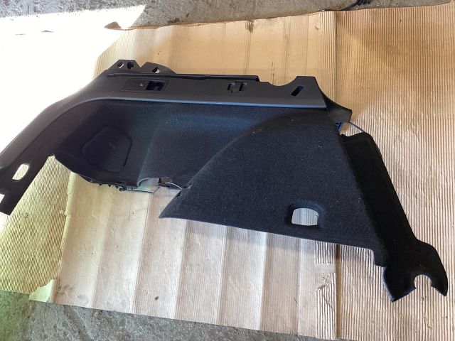 bontott VW PASSAT B8 Bal hátsó Csomagtér Burkolat (Műanyag)